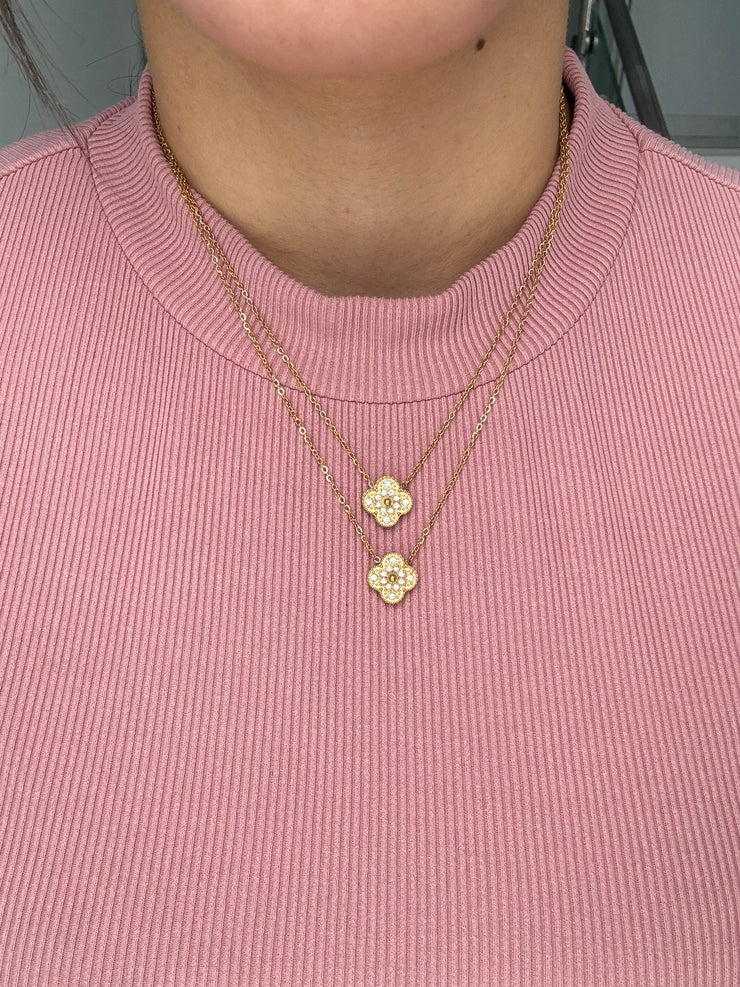 Clover white necklace