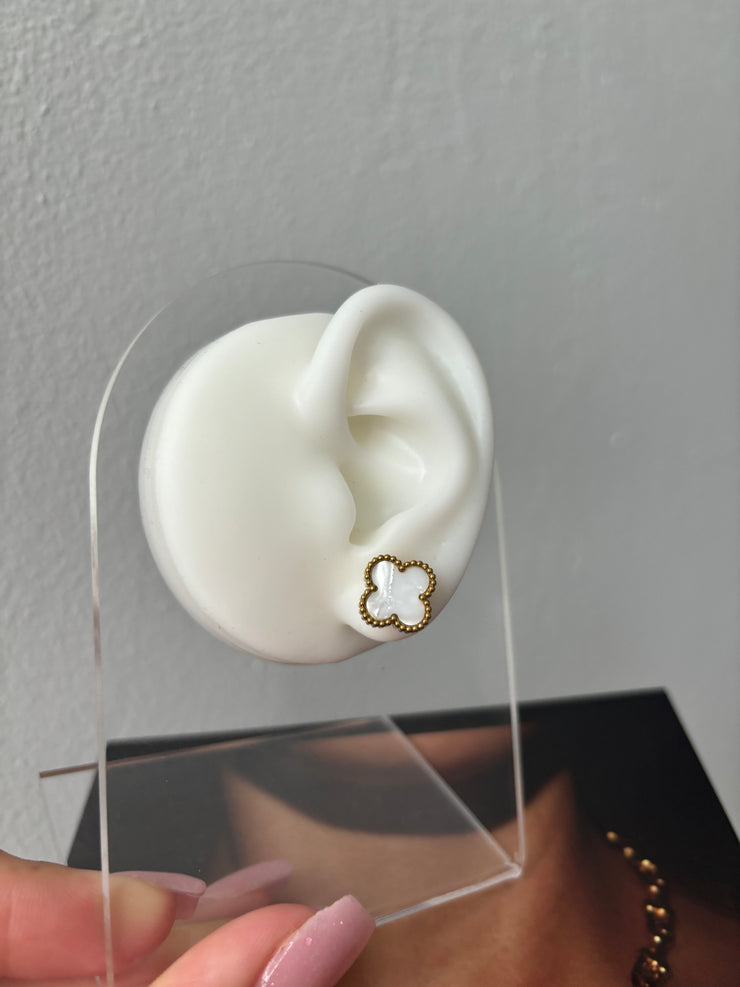 Clover white earrings