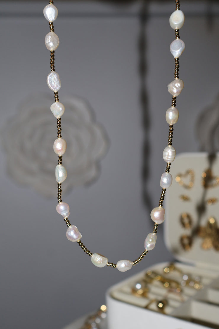 Perlas necklace